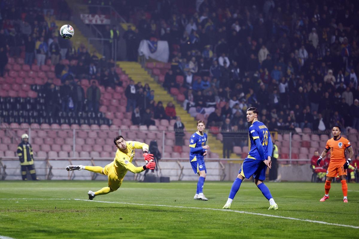 引起轩然大 引起轩然大